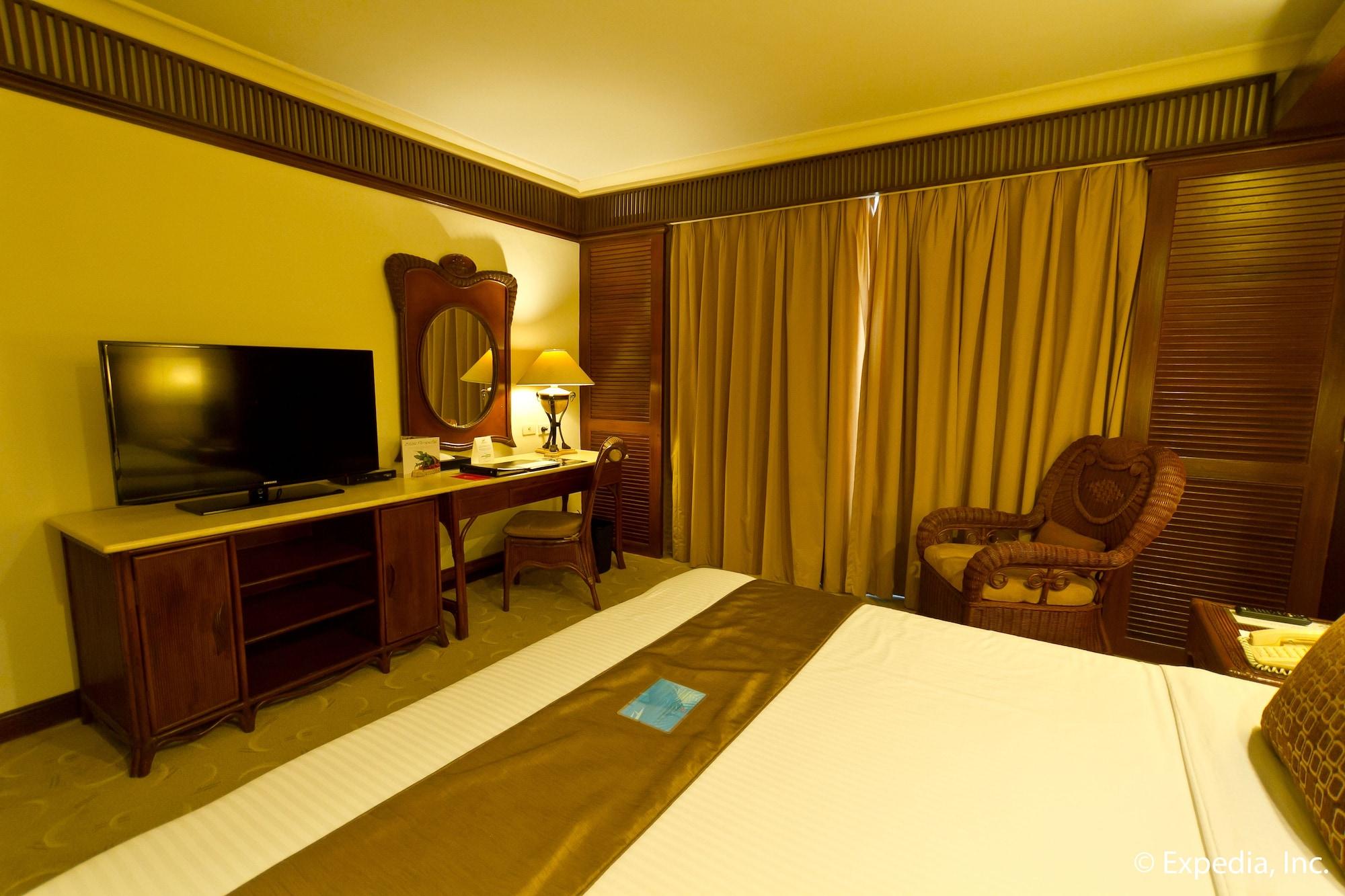 Waterfront Airport And Casino Hotel 4*